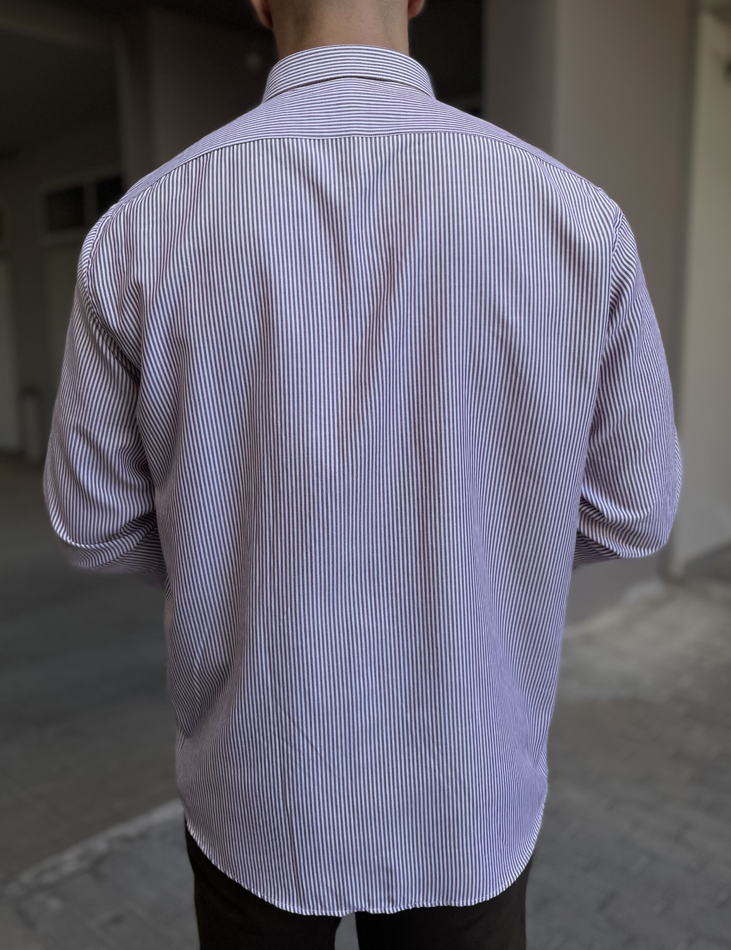 Ανδρικό μπορντό ριγέ πουκάμισο με γιακά και τσέπη στο στήθος 562B φωτογραφία